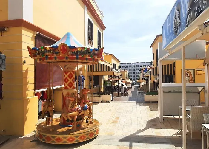 Classic Style With Pools Lägenhet